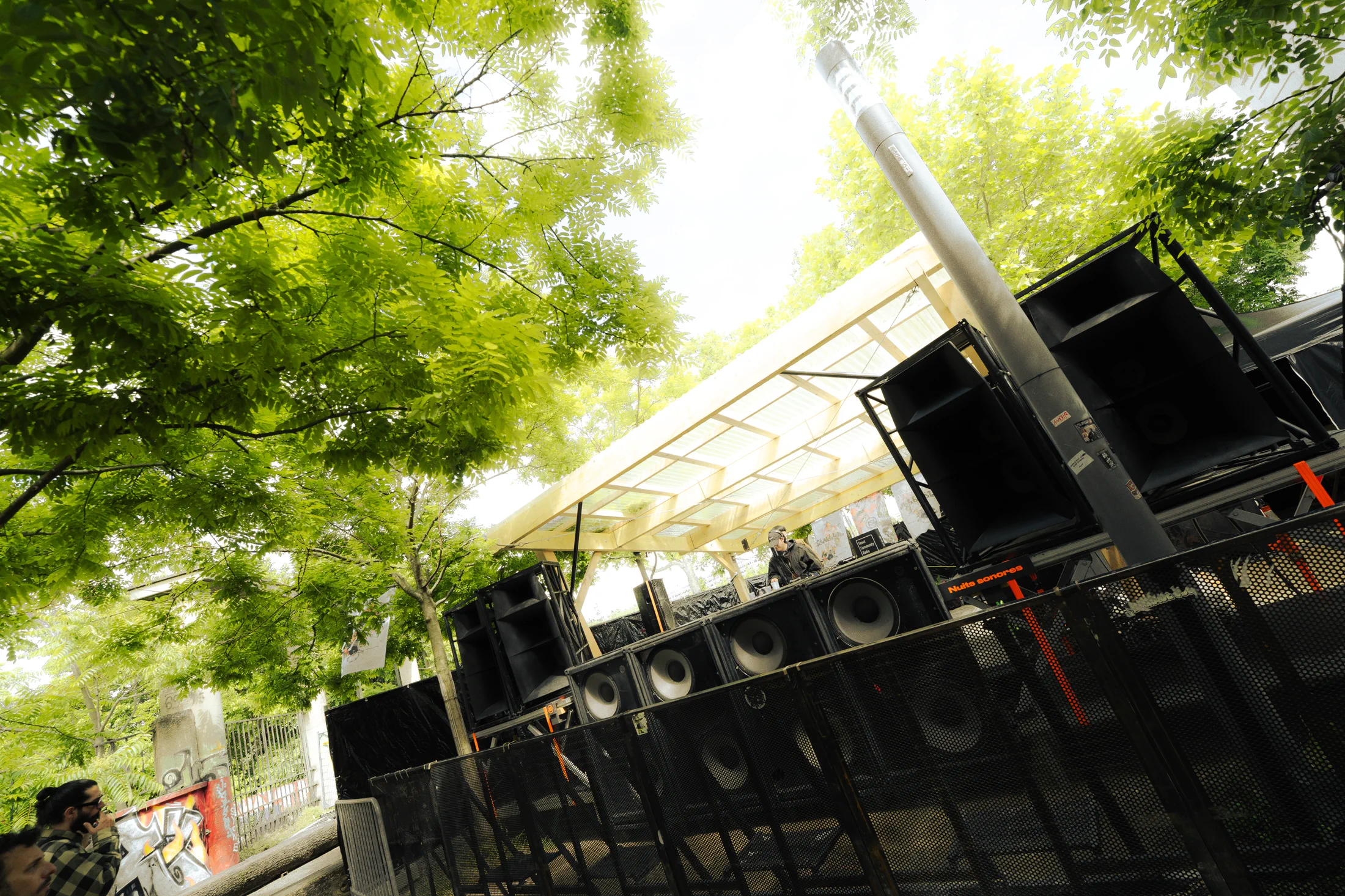 Vue large du JBL HLA pendant Slowmouth aux Nuits sonores